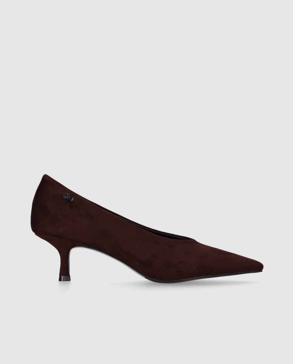 Imagen 1 de Zapatos de salón de mujer con acabado textil, puntera afilada y tacón fino Marrón