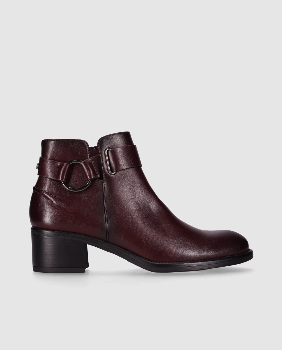 Botines básicos de mujer con tacón medio y tira decorativa con hebilla metálica - Chika10 - Burdeos Burdeos-1