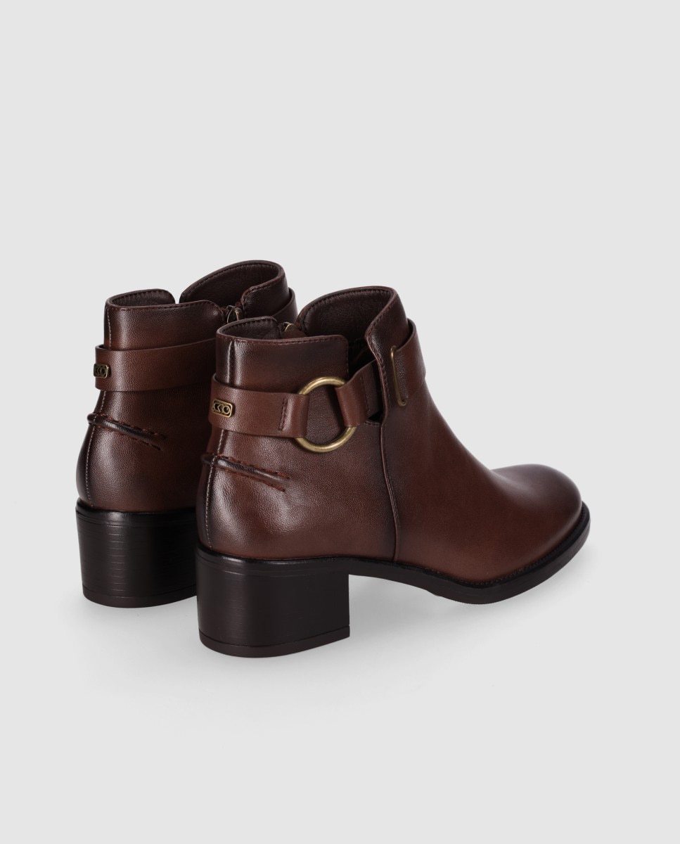 Botines básicos de mujer con tacón medio y tira decorativa con hebilla metálica - Chika10 - Marrón Marrón-3
