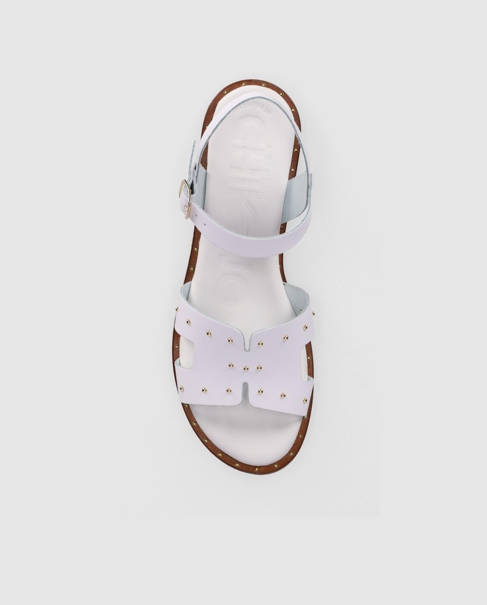 Sandalias planas de mujer realizadas en piel con diseño simétrico y tachas decorativas - Chika10 - Blanco Blanco-4