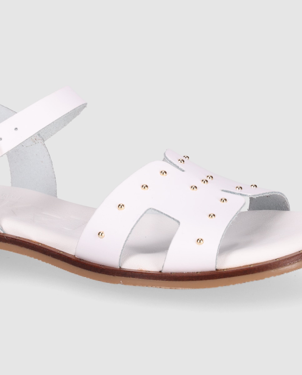 Sandalias planas de mujer realizadas en piel con diseño simétrico y tachas decorativas - Chika10 - Blanco Blanco-5