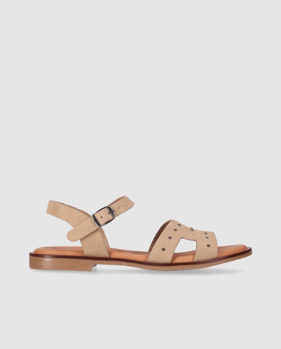 Sandalias planas de mujer realizadas en piel con diseño simétrico y tachas decorativas - Chika10 - Beige Beige-4