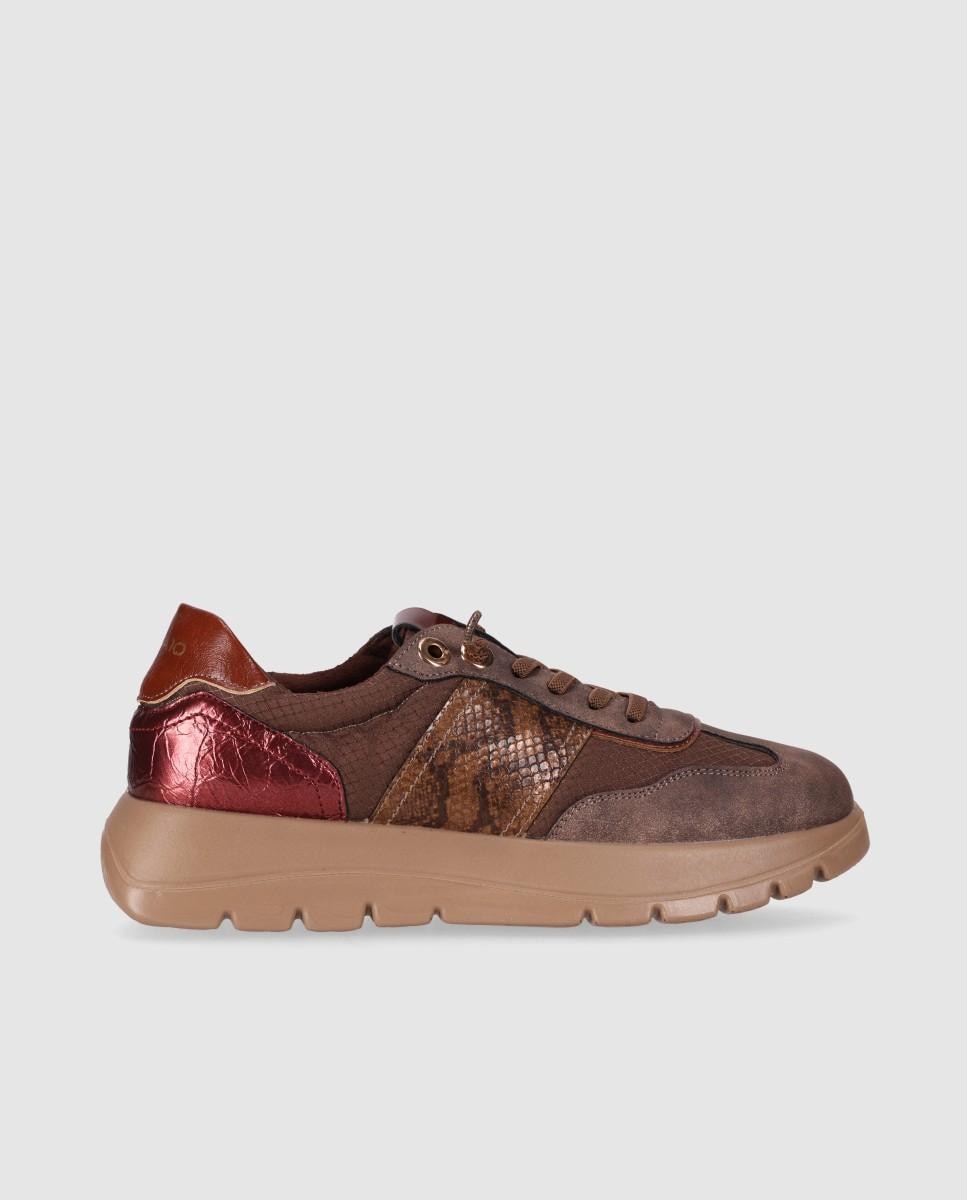 Zapatillas con cuña de mujer con diseño dinámico y combinacón de materiales - Chika10 - Marrón Marrón-1