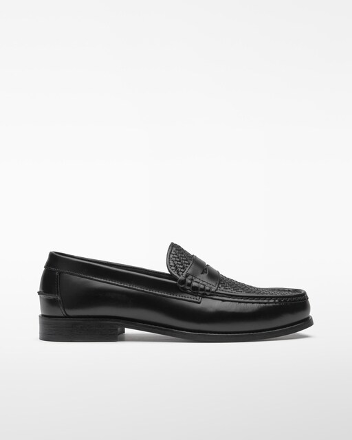 Imagen 0 de Mocasines de hombre en piel con detalle trenzado