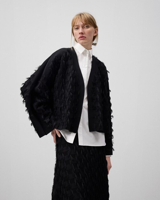 Imagen 0 de Chaqueta de mujer tipo kimono de punto con flecos