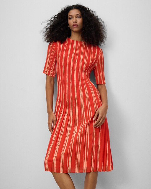 Imagen 0 de Vestido en crinkle con cuello de barco