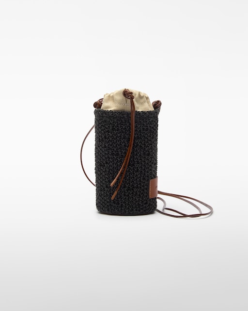 Imagen 0 de Bolso pequeño de mujer cilíndrico con textura rafia