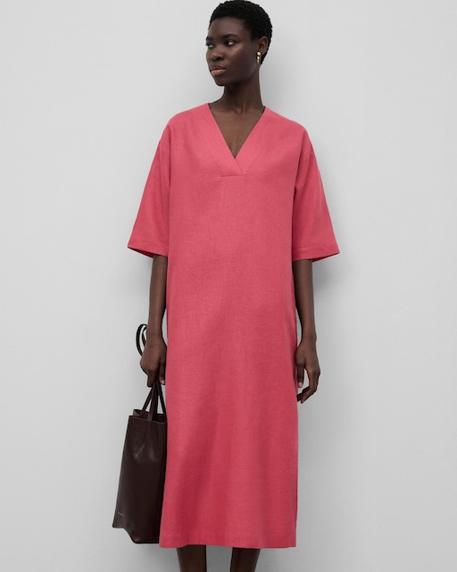 Imagen 0 de Vestido tipo caftán con cuello pico en lino europeo