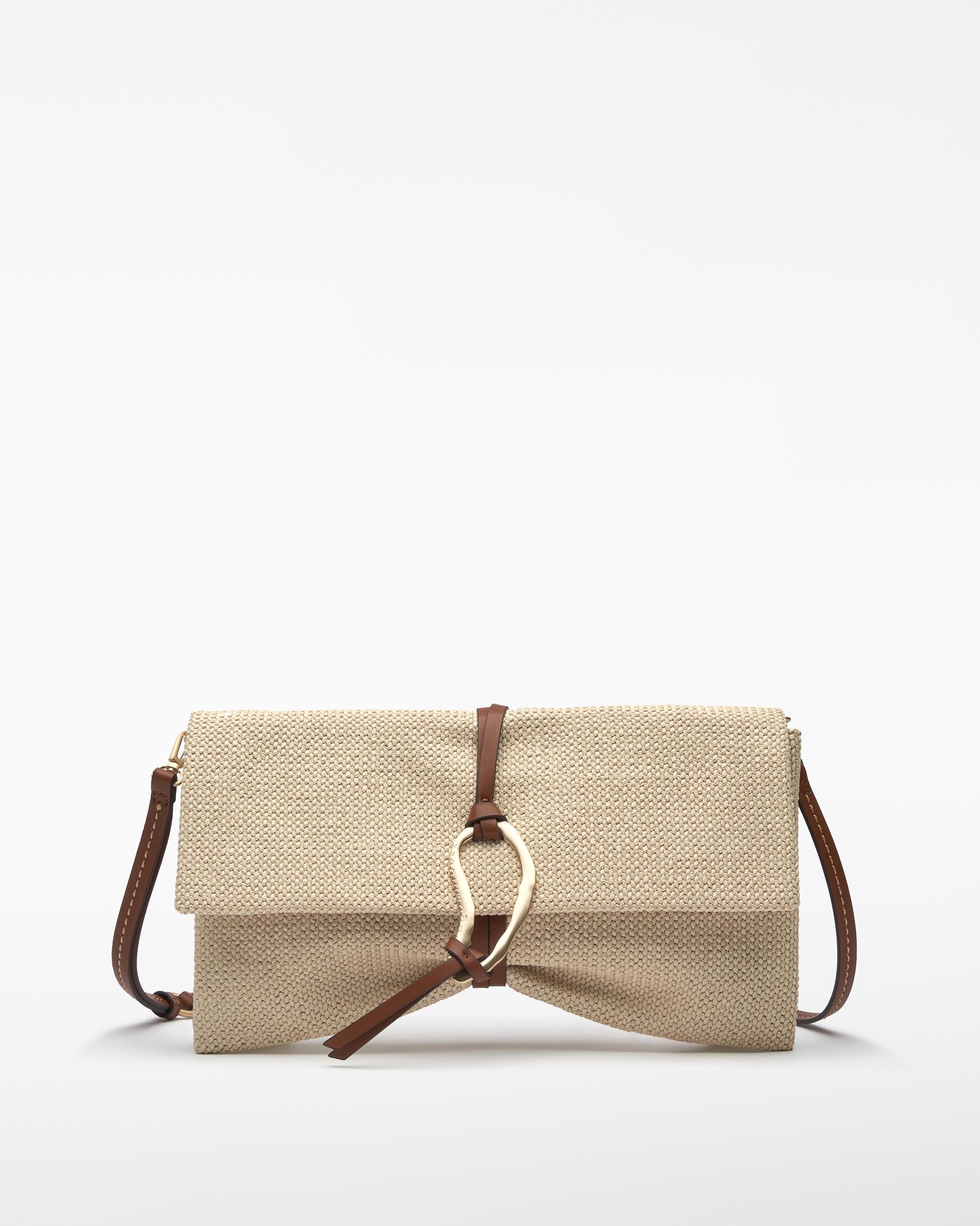 Bolso de mano de mujer tipo cartera con textura rafia