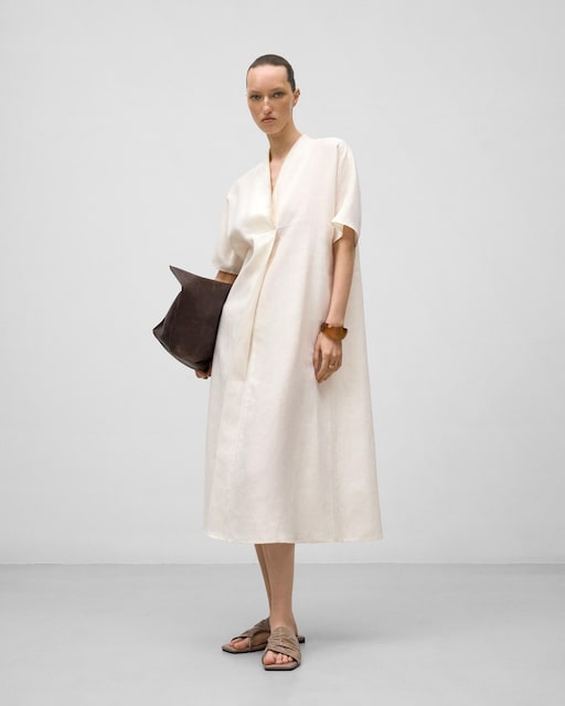 Imagen 0 de Vestido de escote pico en lino europeo