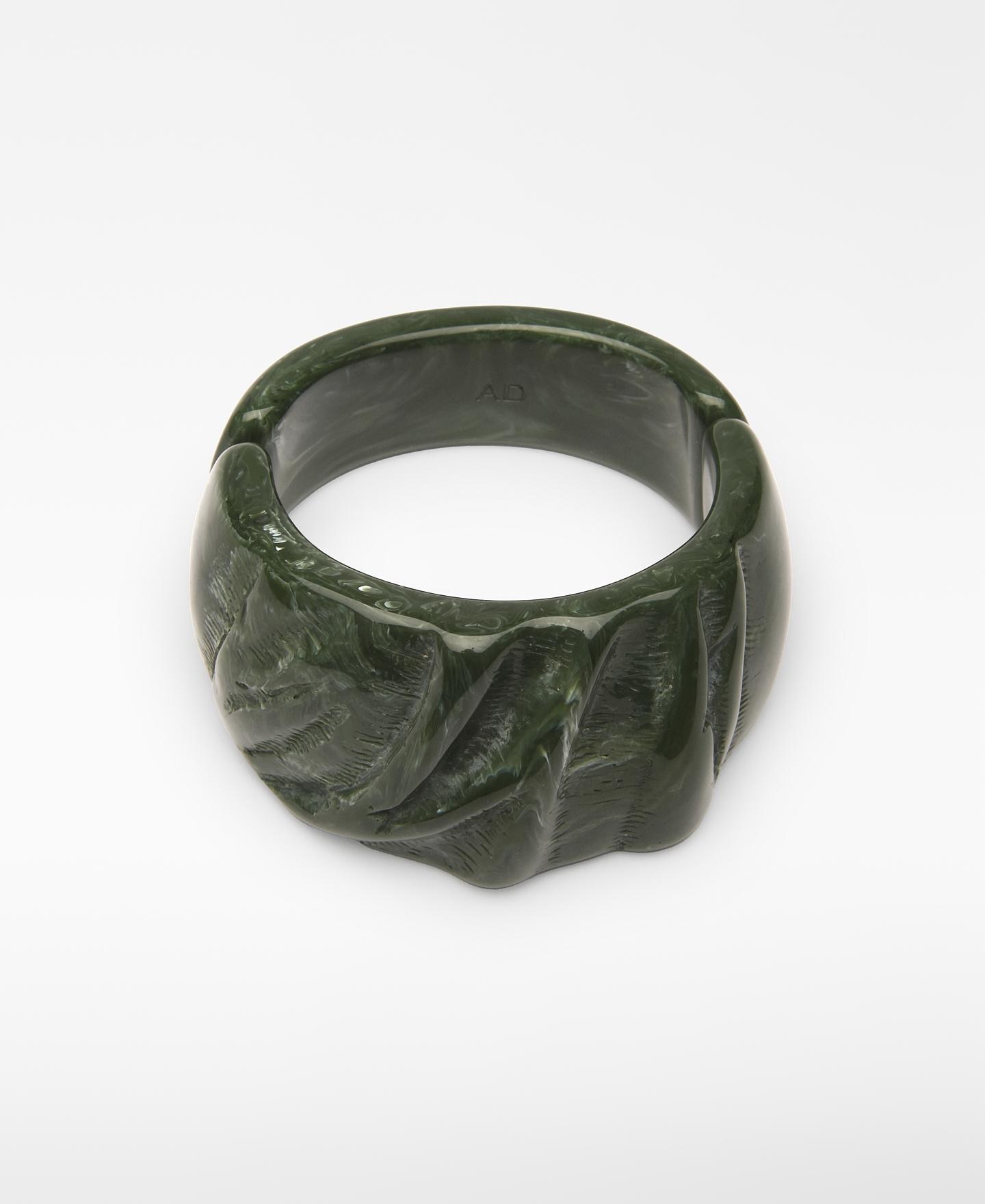 Pulsera de resina con relieve