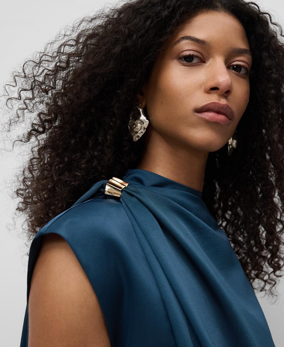 Mono de mujer largo con capa asimétrica · Adolfo Dominguez · El