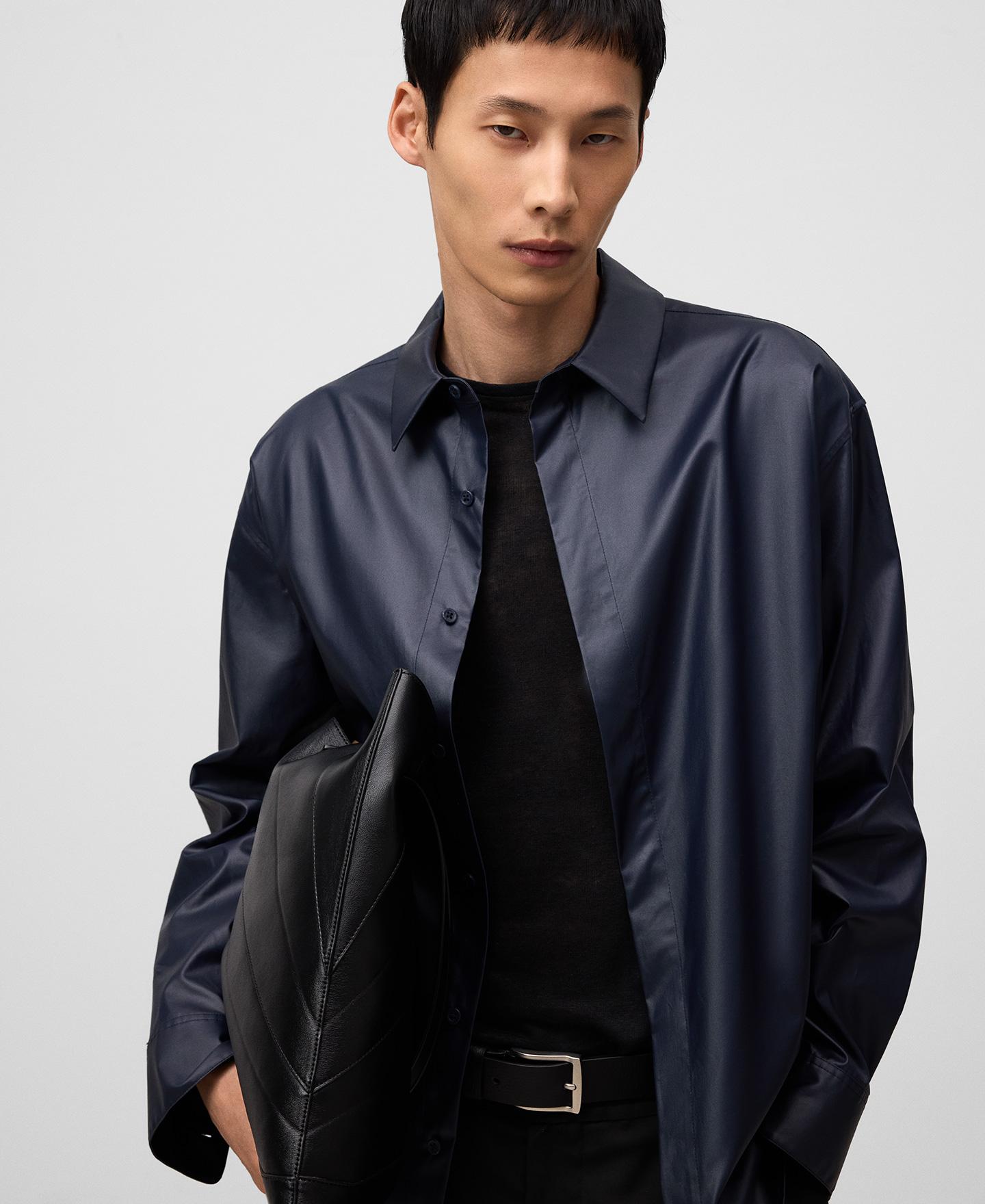 Camisa de hombre oversize y cuello solapa