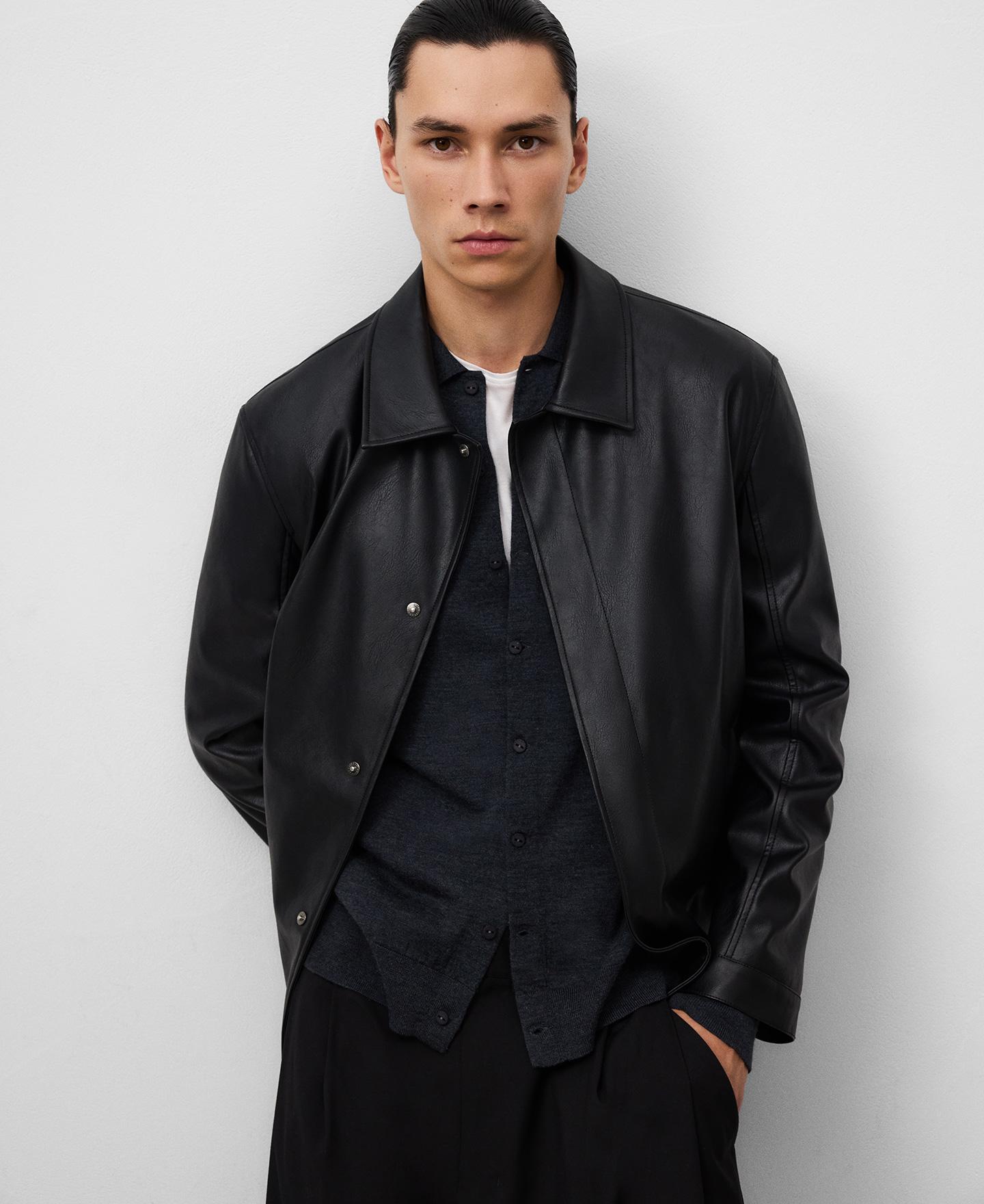 Chaqueta de hombre con cuello solapa y bolsillos laterales