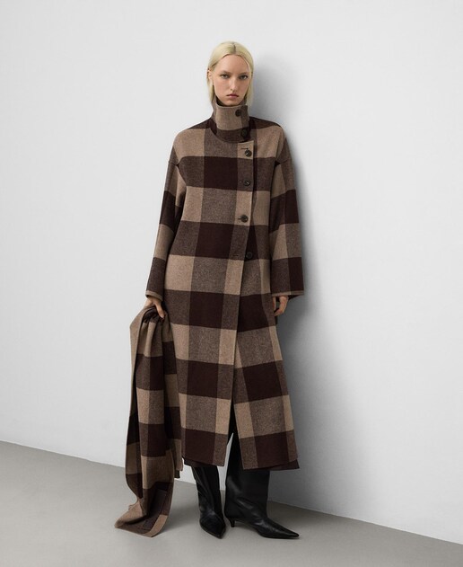 Imagen 0 de Abrigo de mujer doble faz de cuadros