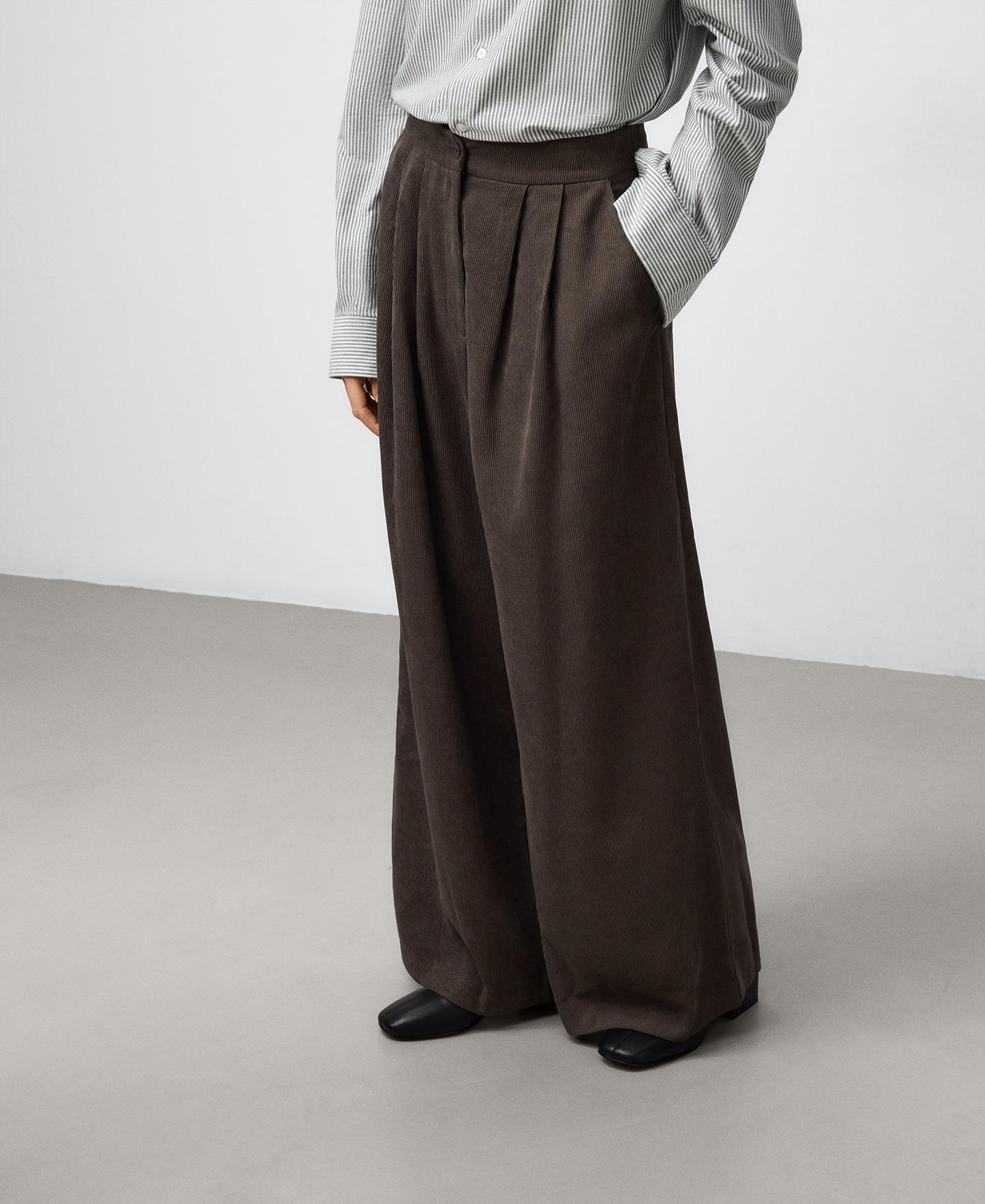 Pantalón ancho de mujer de pana con pinzas