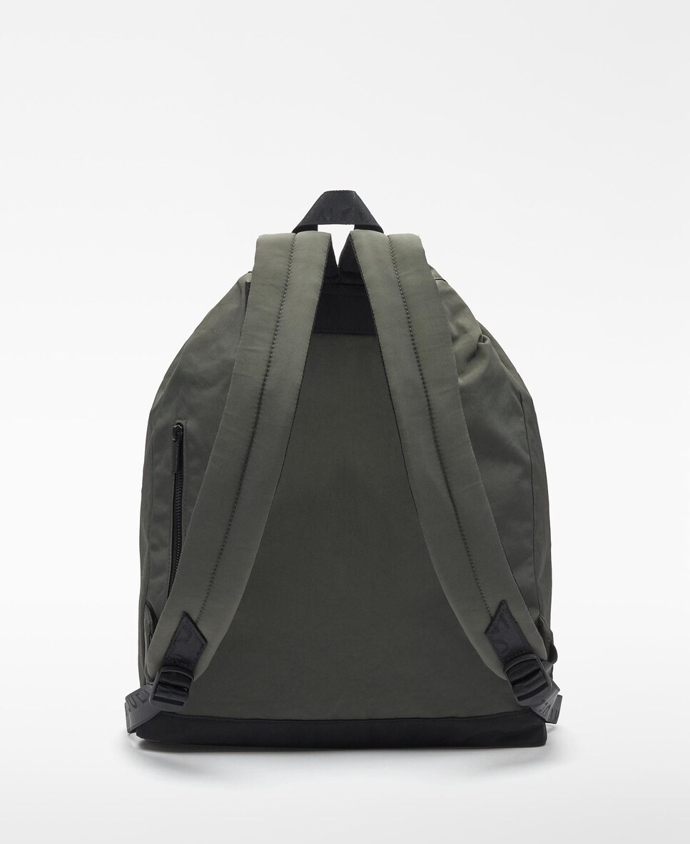 Mochila de hombre saco de nailon · Adolfo Dominguez · El Corte Inglés