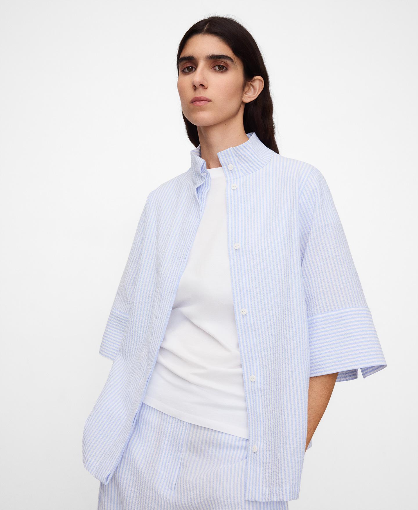 Adolfo Dominguez - Camisa de mujer de rayas en tejido seersucker.