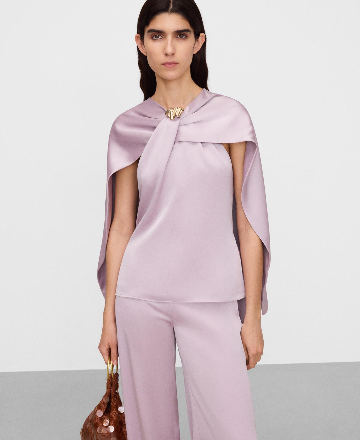 Top de mujer satinado con capa en espalda