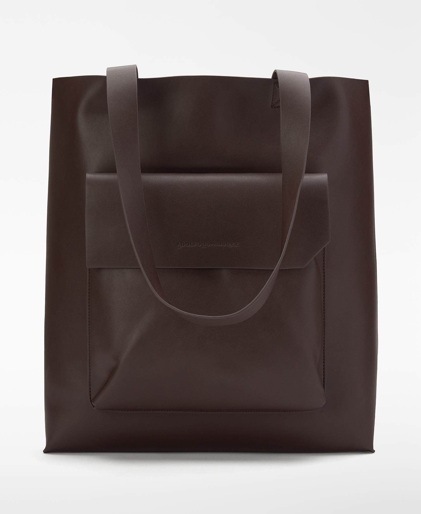 Imagen 0 de Bandolera de hombre tipo shopper con bolsillo exterior Marrón oscuro