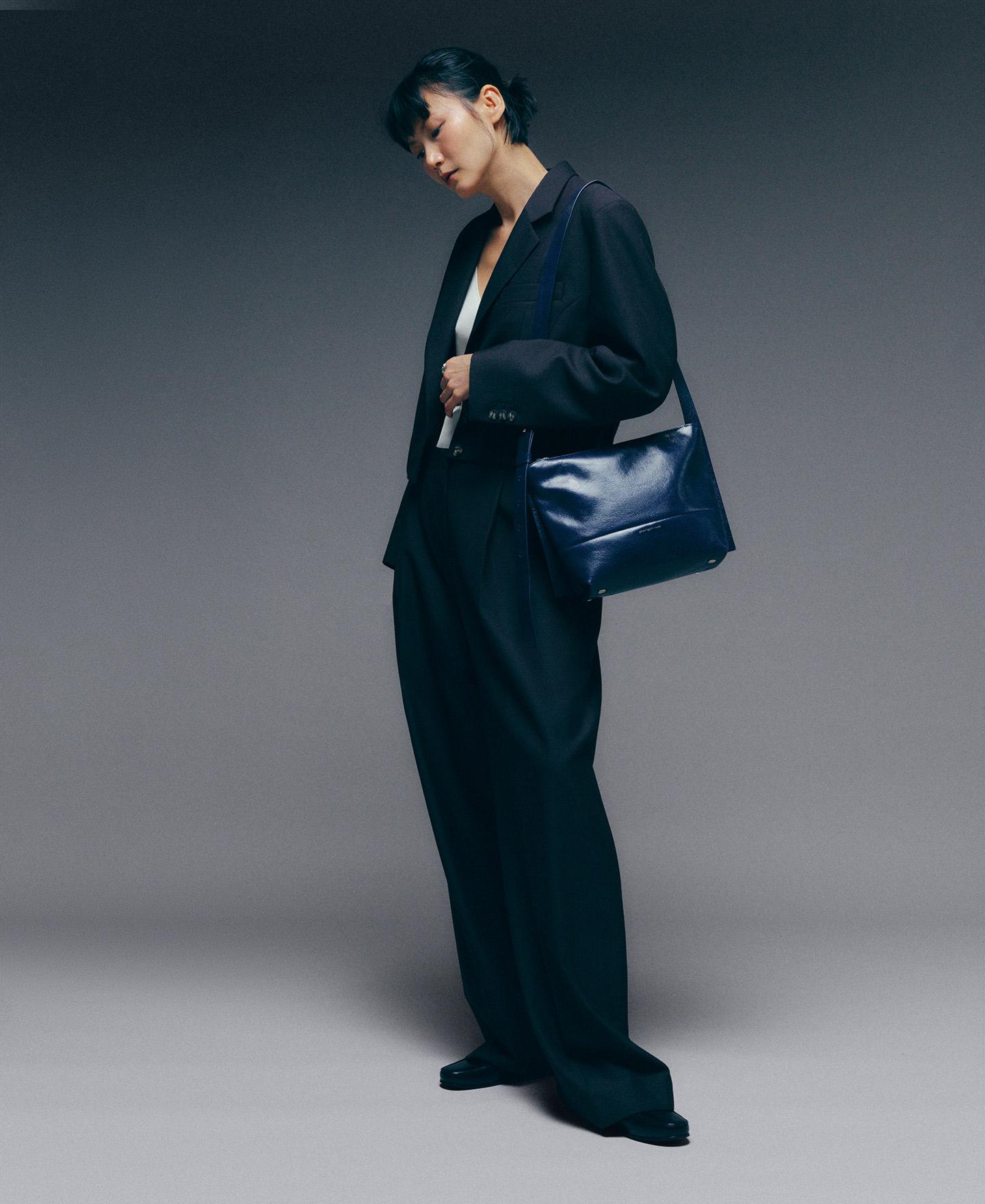 Bolso de hombro de mujer orión de piel con cierre cremallera y textura craquelada - Adolfo Dominguez - Azul marino Azul marino-2