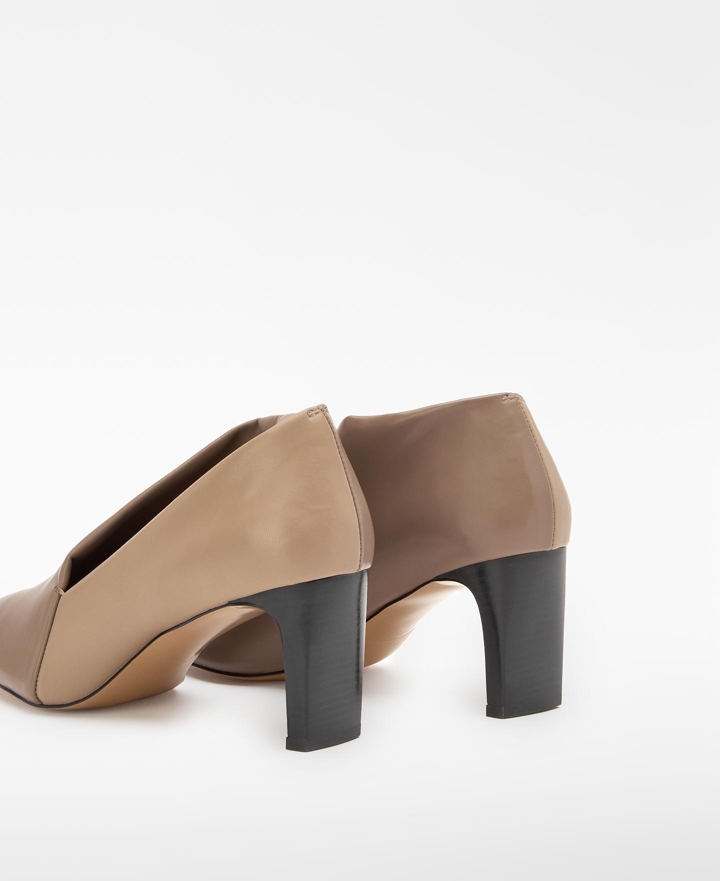 Zapato de salón con tacón abotinado bicolor en piel no piel - Adolfo Dominguez - Topo Topo-2