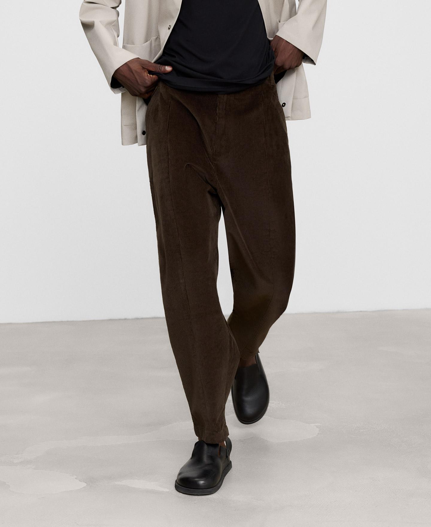 Imagen 0 de Pantalón de pana de hombre estilo carrot fit Verde