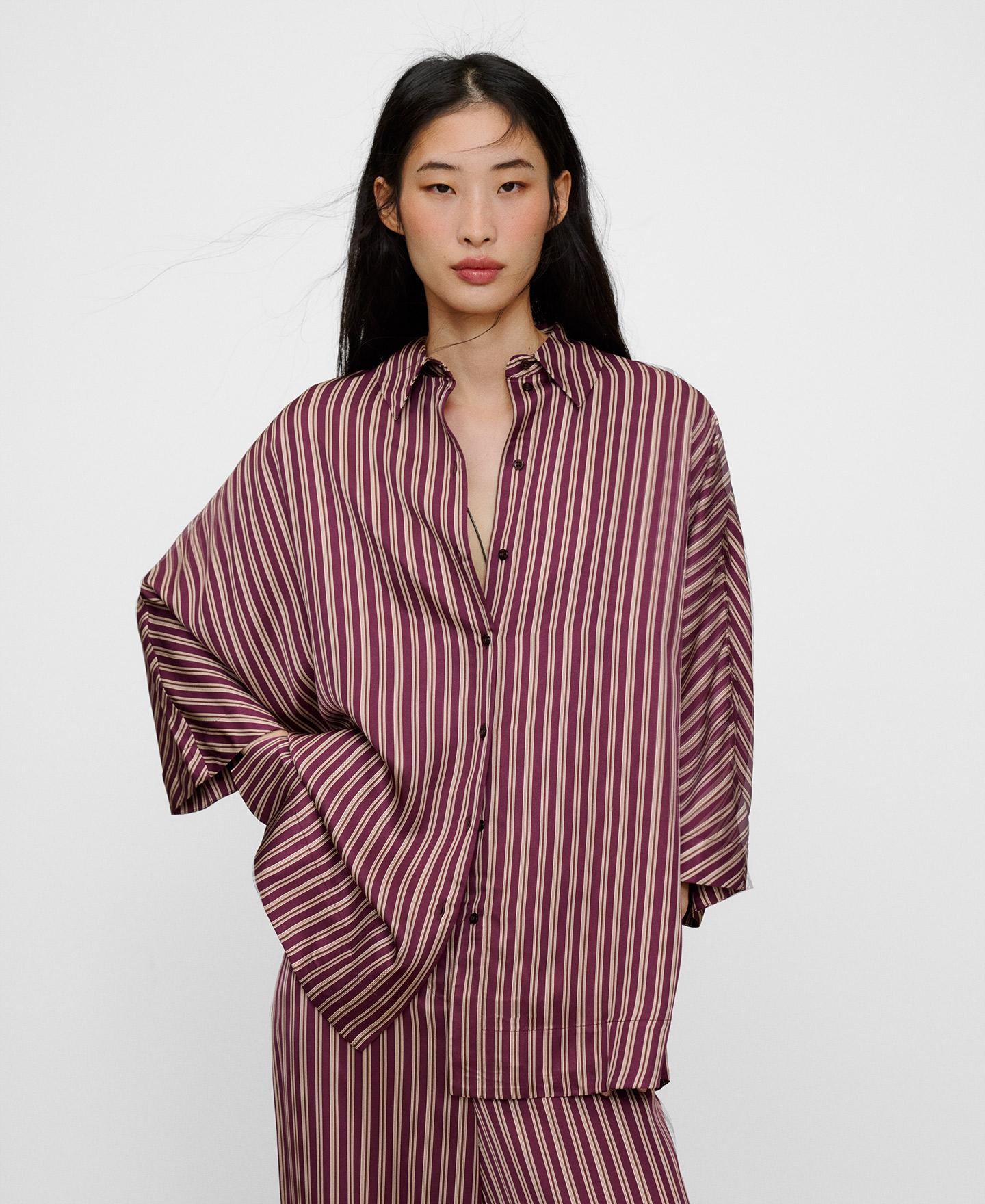 Imagen 0 de Camisa de mujer con cuello italiano y manga murciélago Multicolor