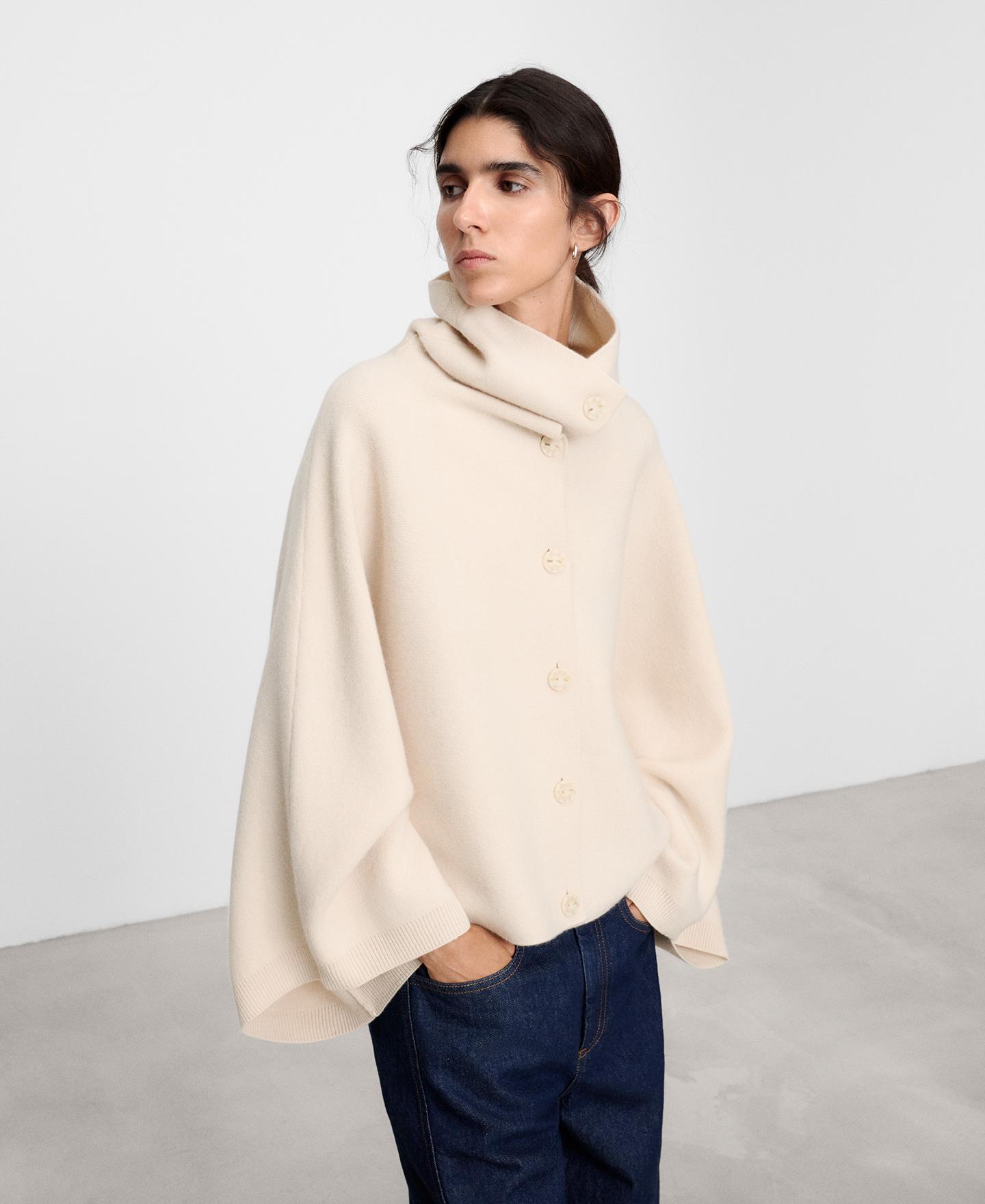 Imagen 0 de Chaqueta capa de mujer en lana merino con cuello chimenea Natural