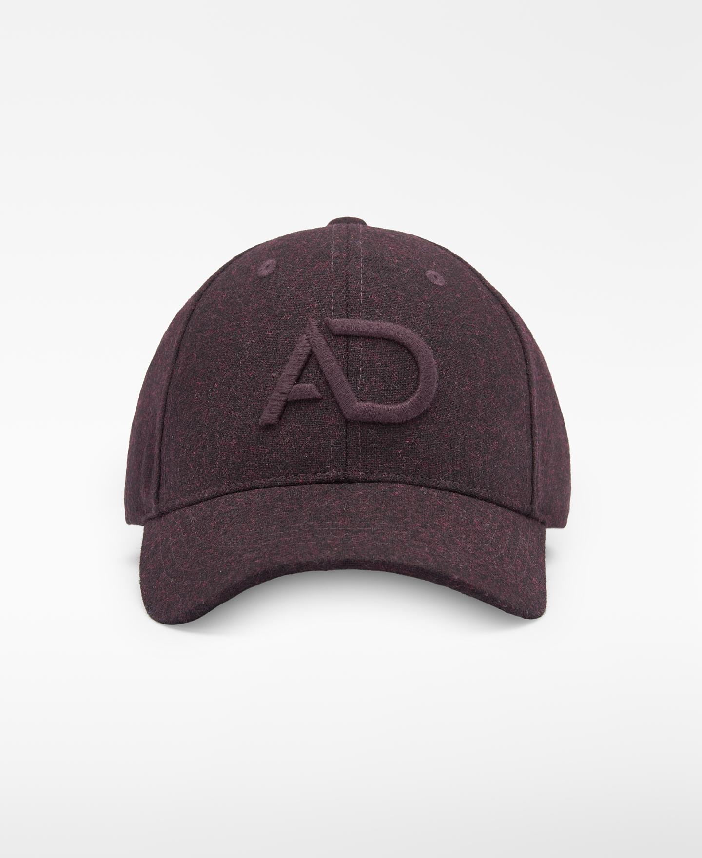 Imagen 1 de Gorra de mujer logo bordado con lana Burdeos