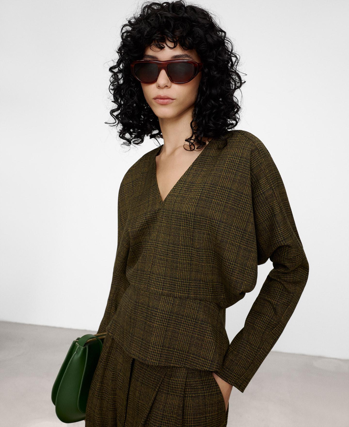 Imagen 0 de Top de mujer peplum de manga larga y cintura entallada Verde