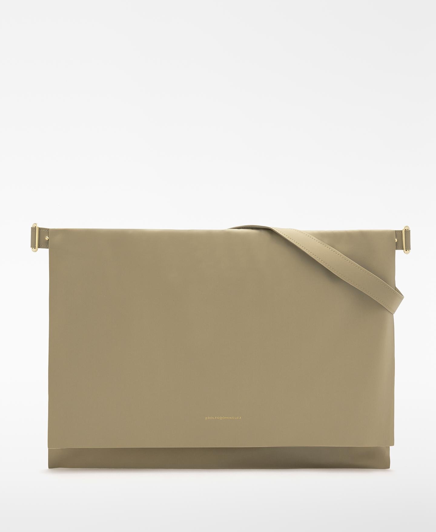 Imagen 0 de Bolso de hombro maxi de mujer con cierre solapa y bolsillo exterior Beige