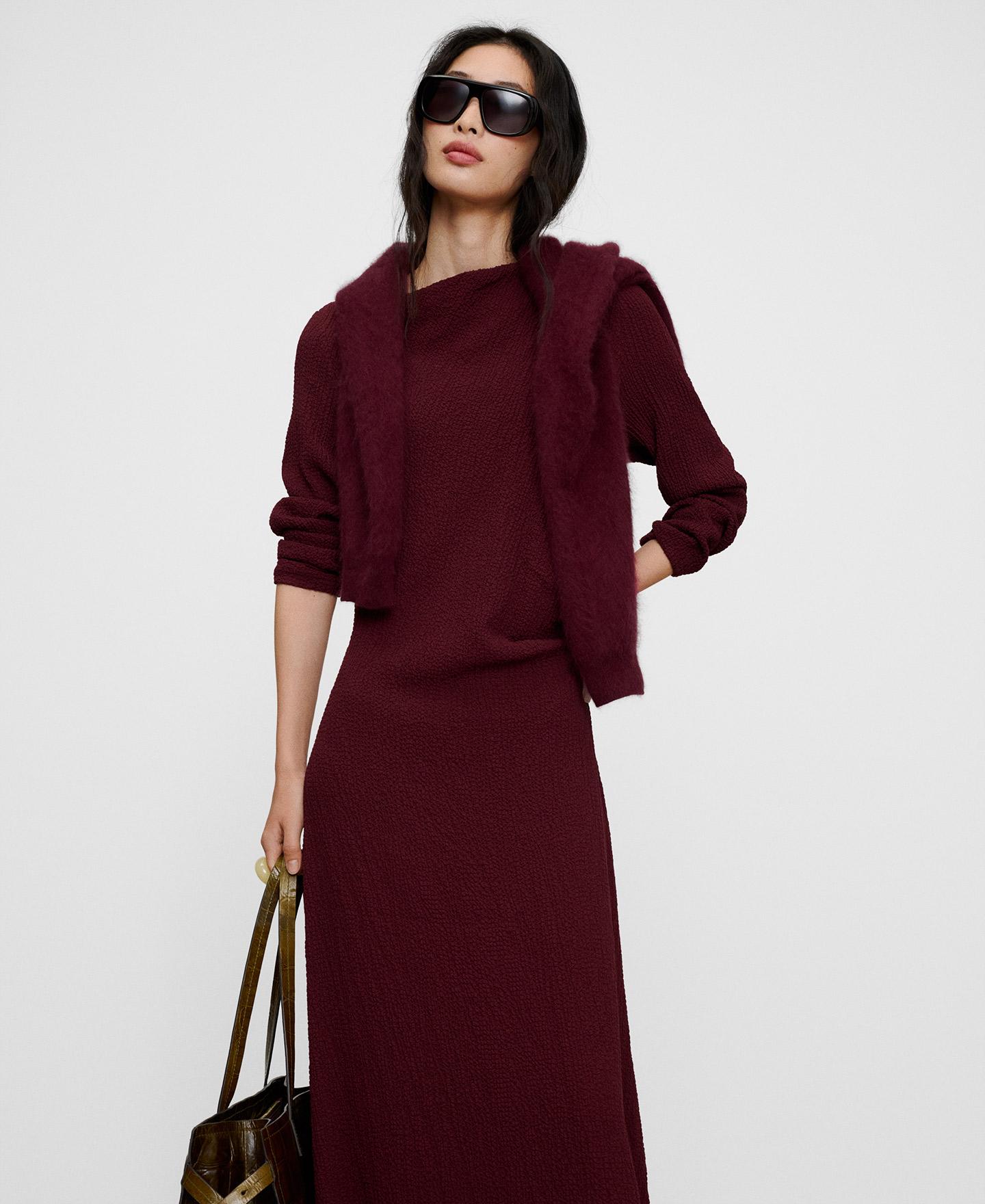 Imagen 0 de Vestido midi de manga larga con escote barco bouclé Burdeos