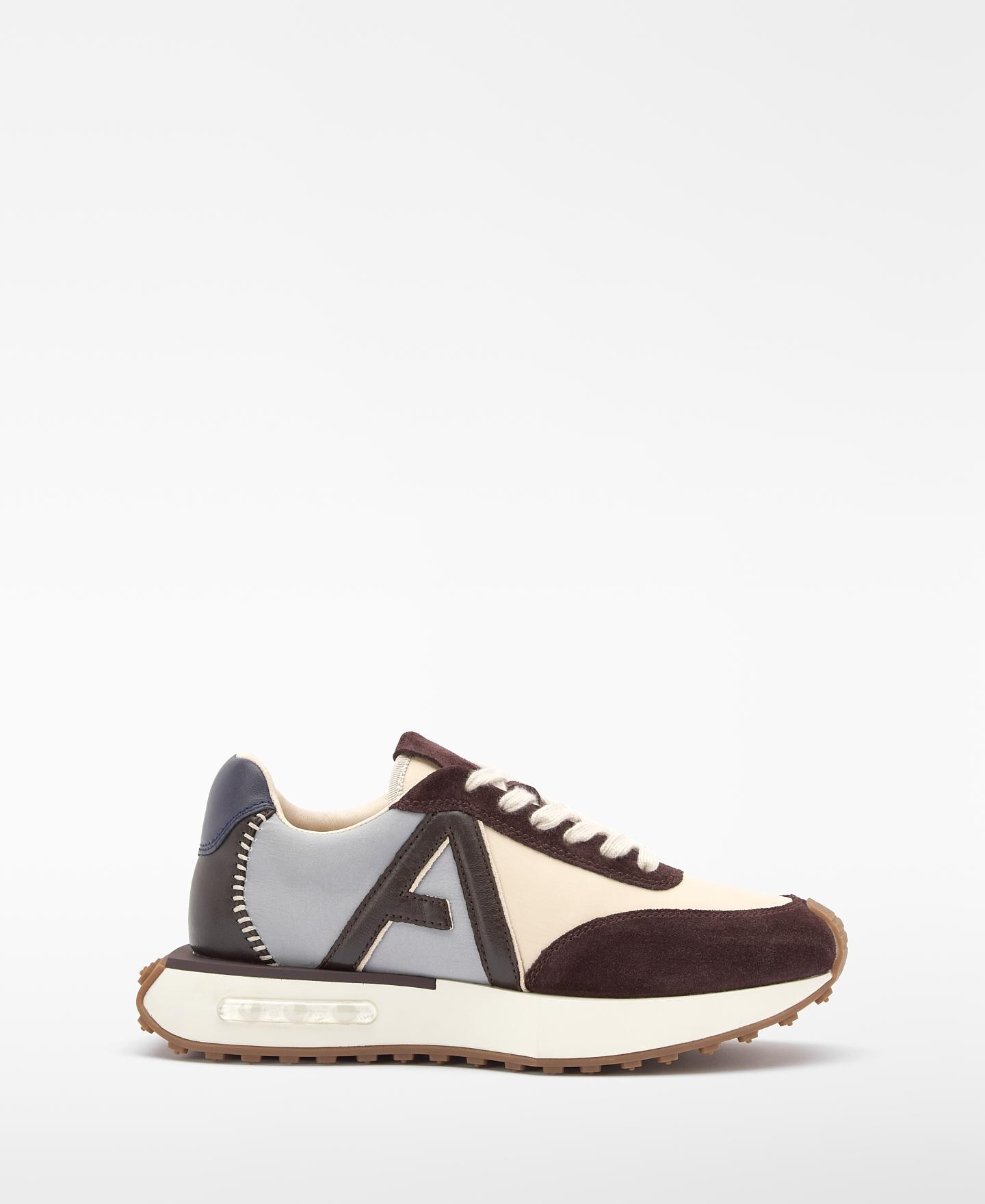 Imagen 0 de Zapatilla deportiva de mujer tipo runner con maxilogo Multicolor