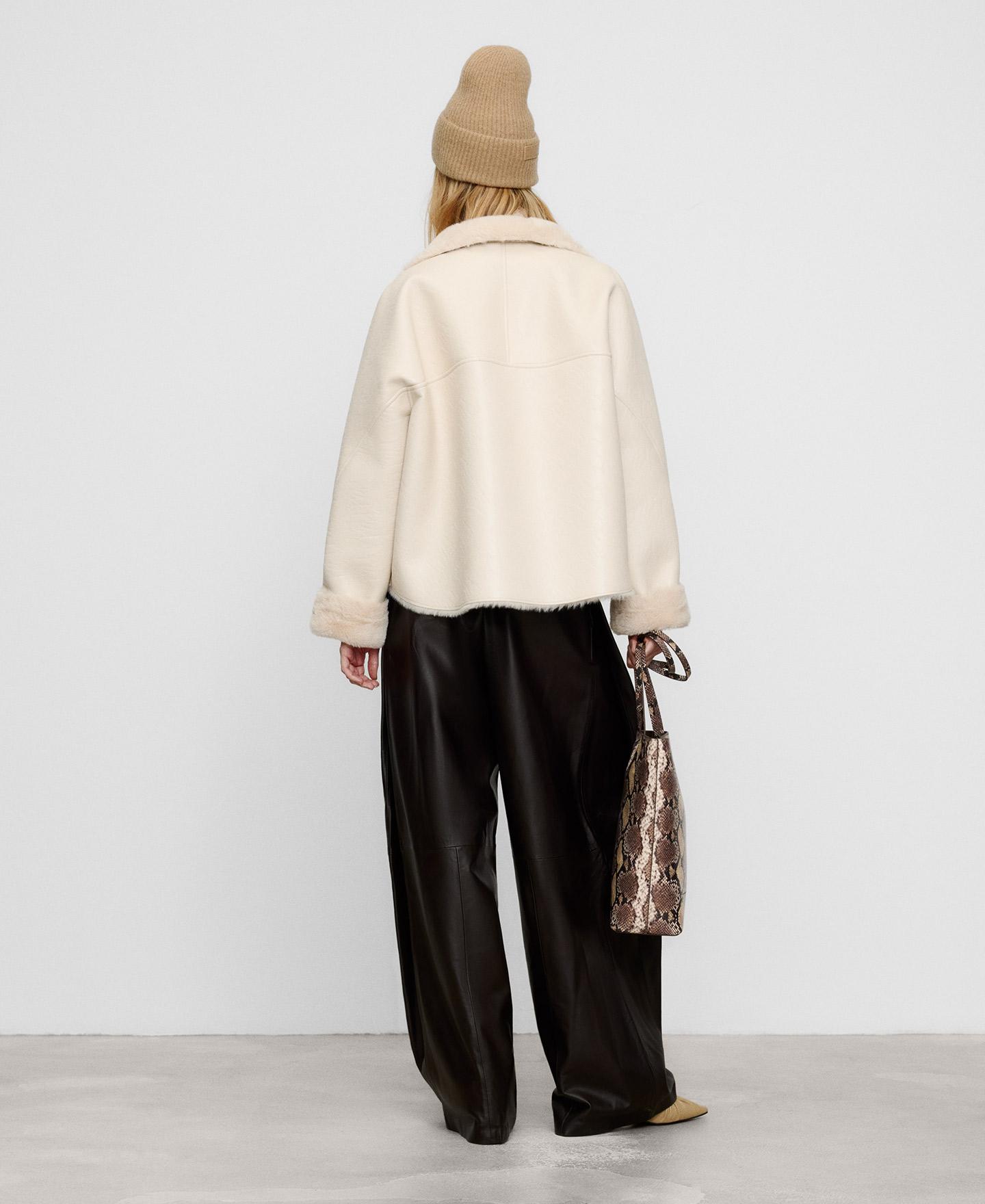 Imagen 3 de Chaqueta cruzada de mujer de doble faz en piel no piel - Adolfo Dominguez - Natural Natural