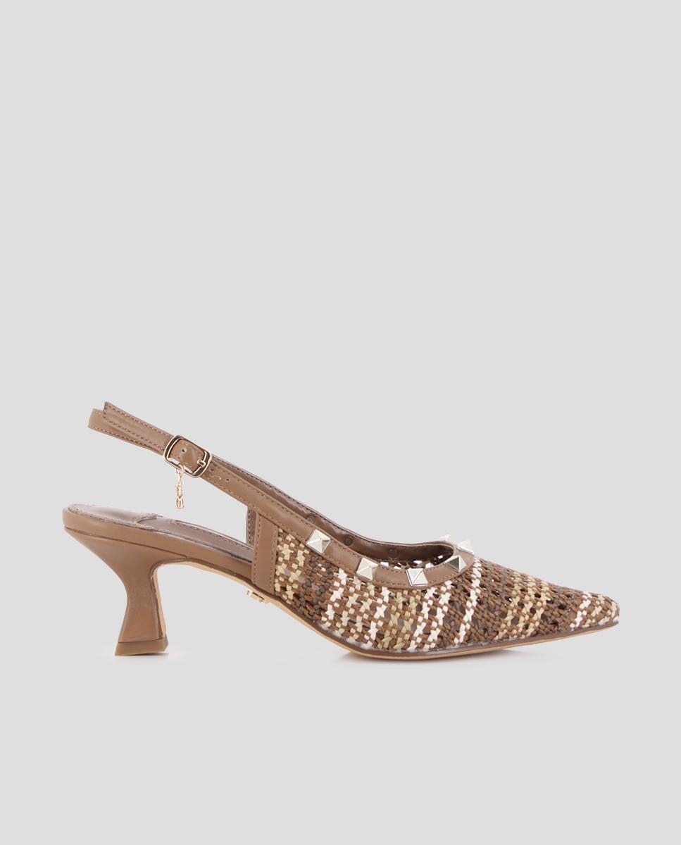 Blogger - Zapatos de salón de mujer destalonados con detalle de tachuelas.