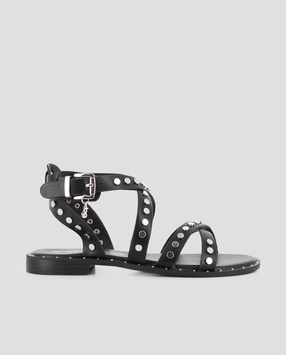 Blogger - Sandalias planas de mujer dcon diseño asimétrico y tachuelas.
