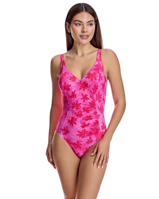 Imagen 0 de Bañador para mujer clásico corte pico en color fucsia