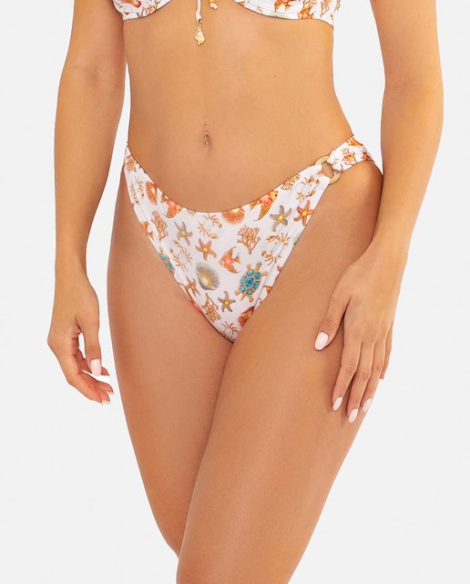 Imagen 0 de Braguita bikini tipo brasileña en color blanco con estampado marino y detalles dorados