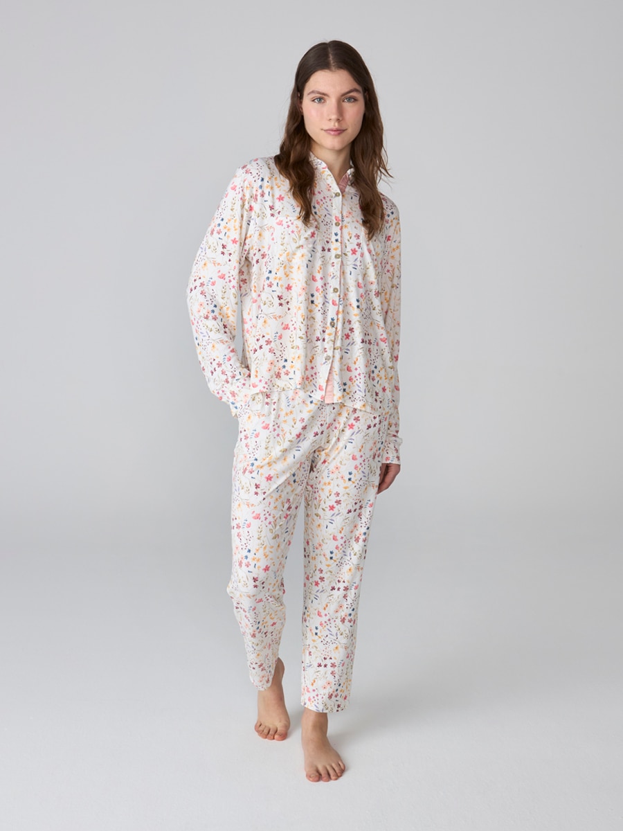 Pijama largo de mujer en blanco con estampado floral multicolor