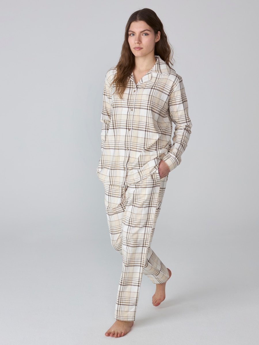 Pijama de mujer con estampado de cuadros en tonos beige y corte clásico
