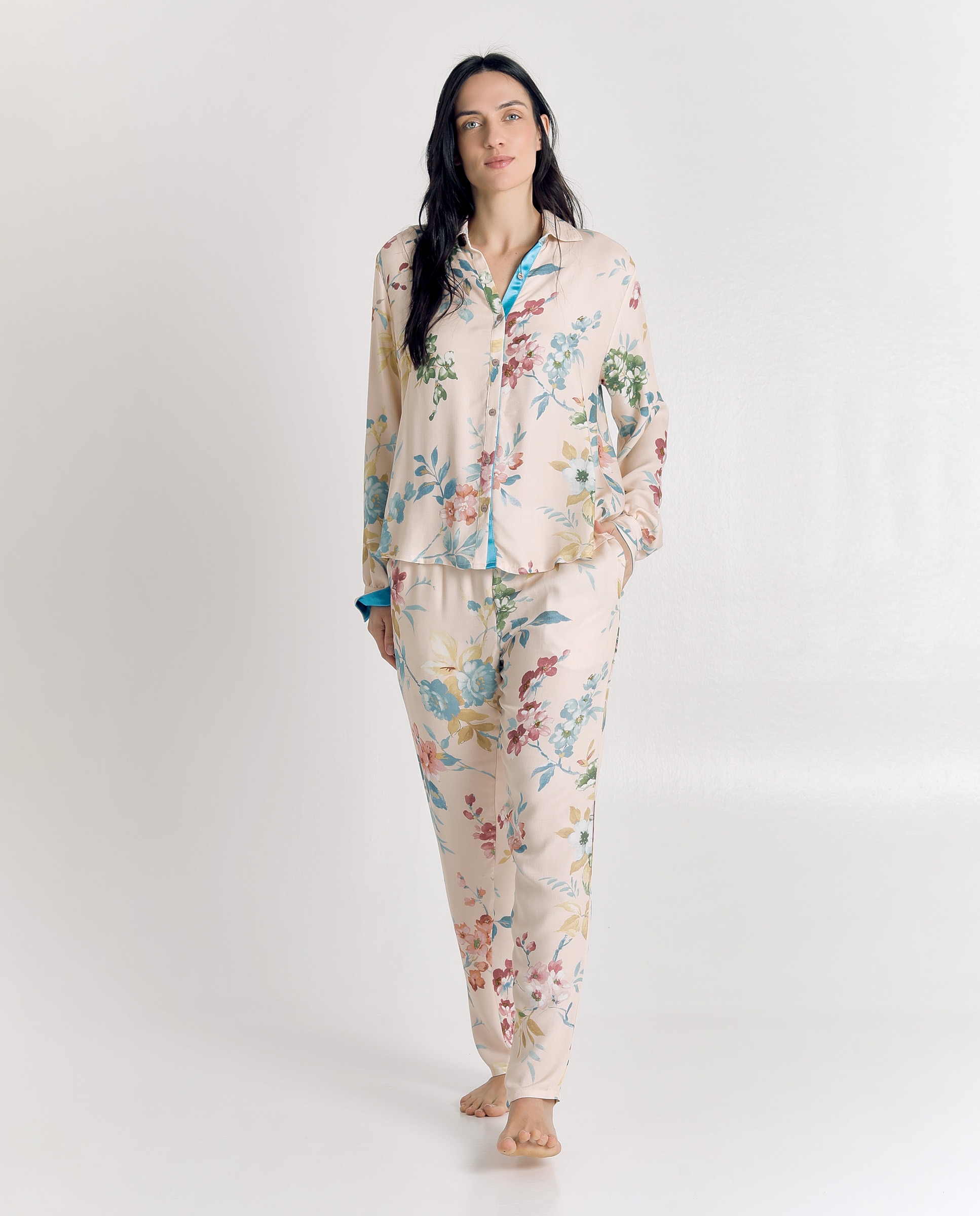 Imagen 0 de Pijama de mujer de diseño floral y elegante Marfil