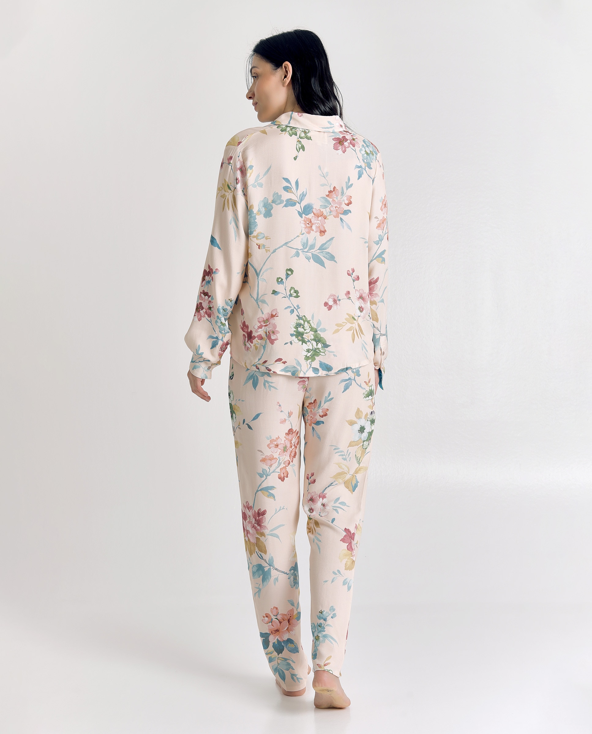 Pijama de mujer de diseño floral y elegante - J&J Brothers - Marfil Marfil-2
