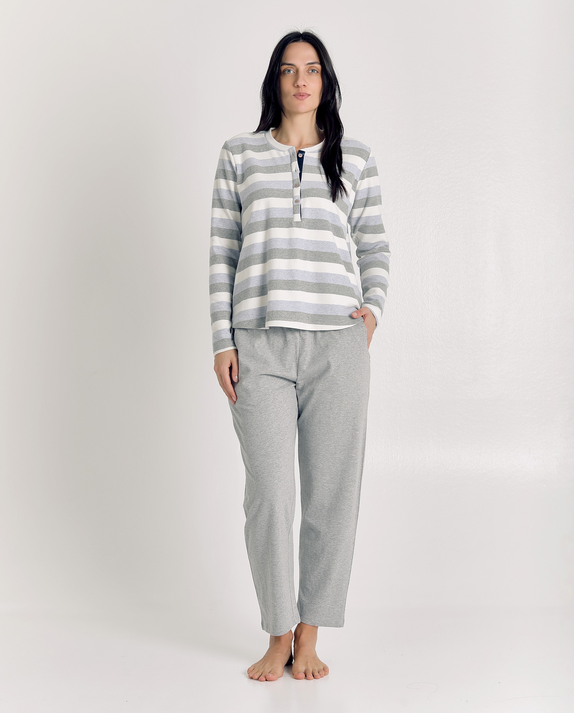 Imagen 0 de Pijama de mujer de algodón con rayas y botones Gris claro