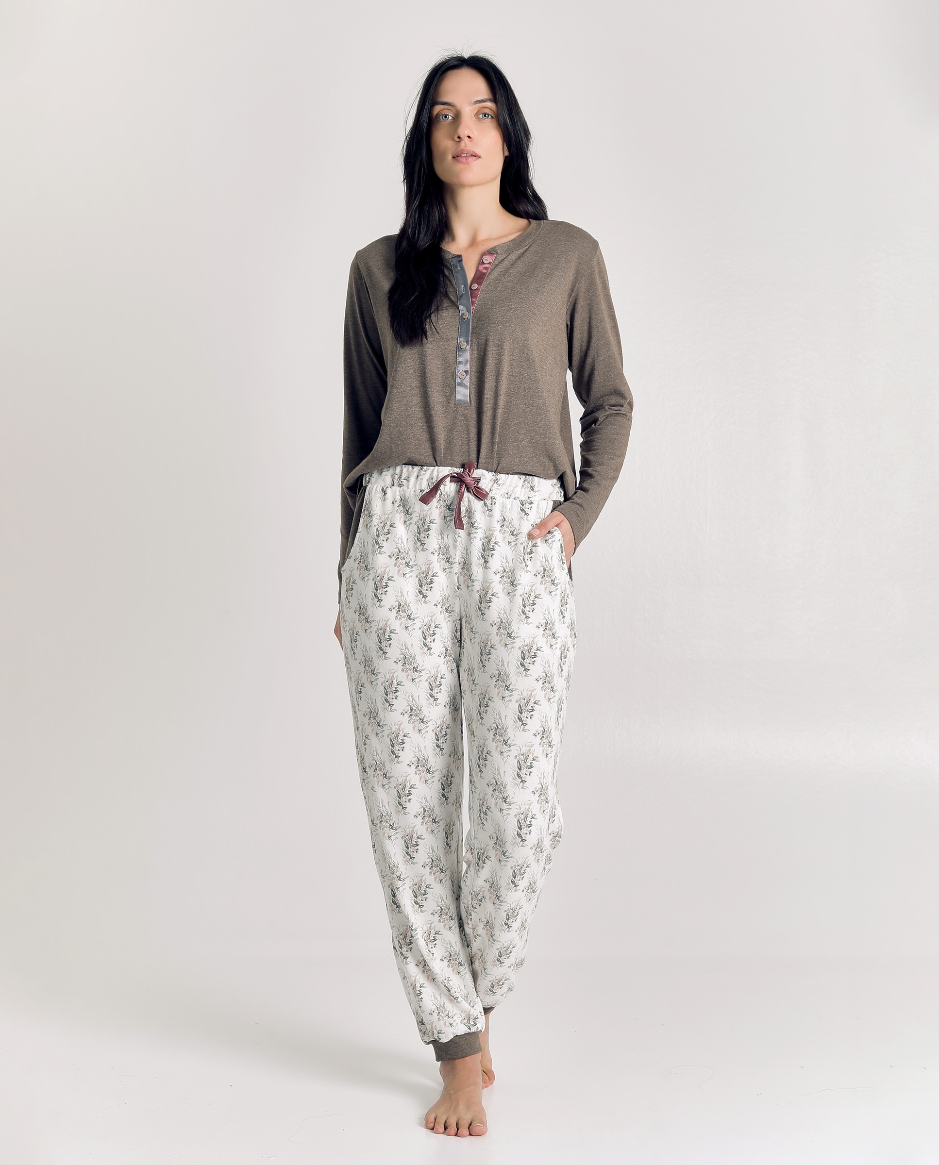 Imagen 3 de Pijama de mujer de punto suave con diseño floral - J&J Brothers - Marrón Marrón