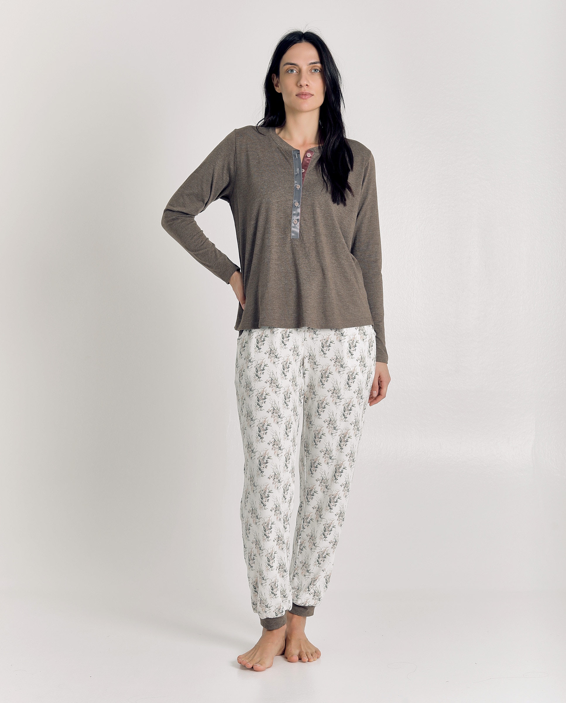 Imagen 4 de Pijama de mujer de punto suave con diseño floral - J&J Brothers - Marrón Marrón
