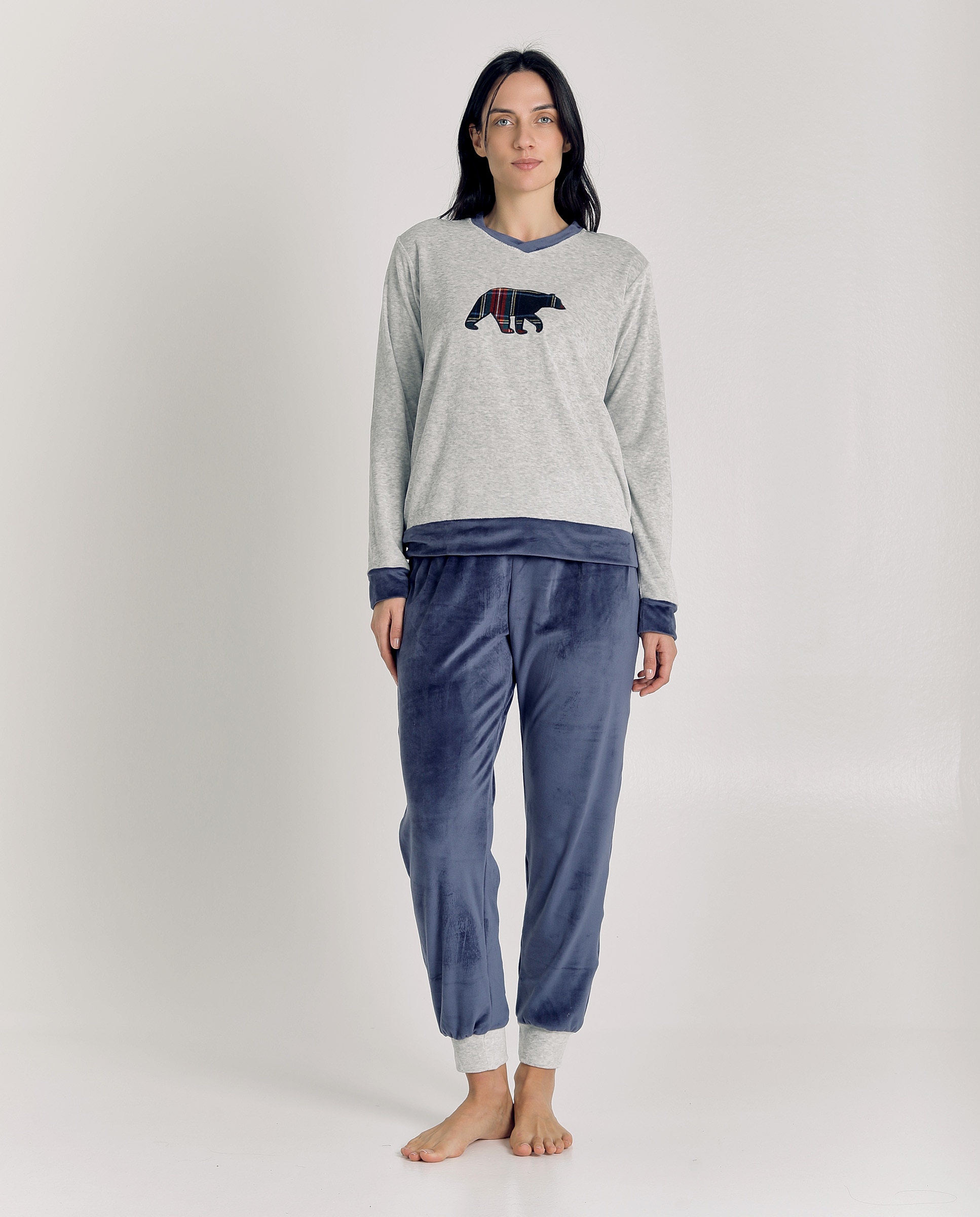 Imagen 0 de Pijama de mujer de terciopelo con estampado de oso Gris