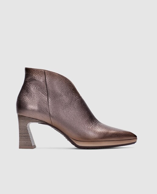 Imagen 0 de Botines de mujer Hispanitas de piel con punta afilada