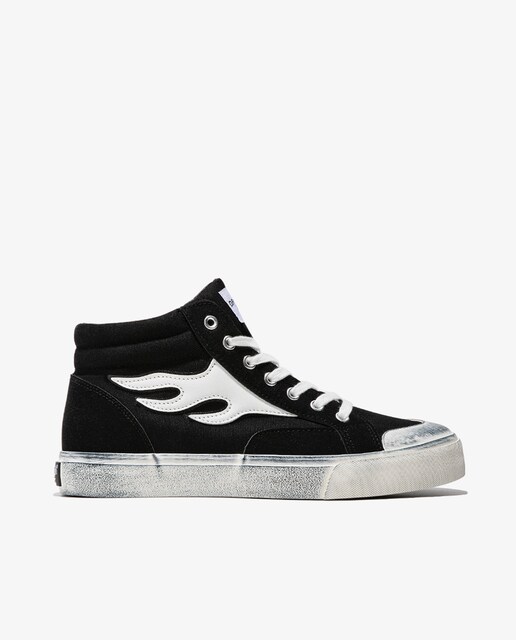 Imagen 0 de Zapatillas deportivas de hombre estilo distressed con estampado de llama