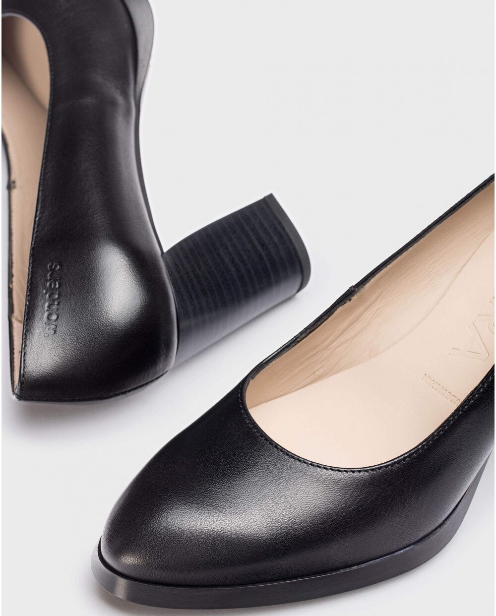 Imagen 4 de Zapatos de salón de mujer de piel con escote redondo - Wonders - Negro Negro